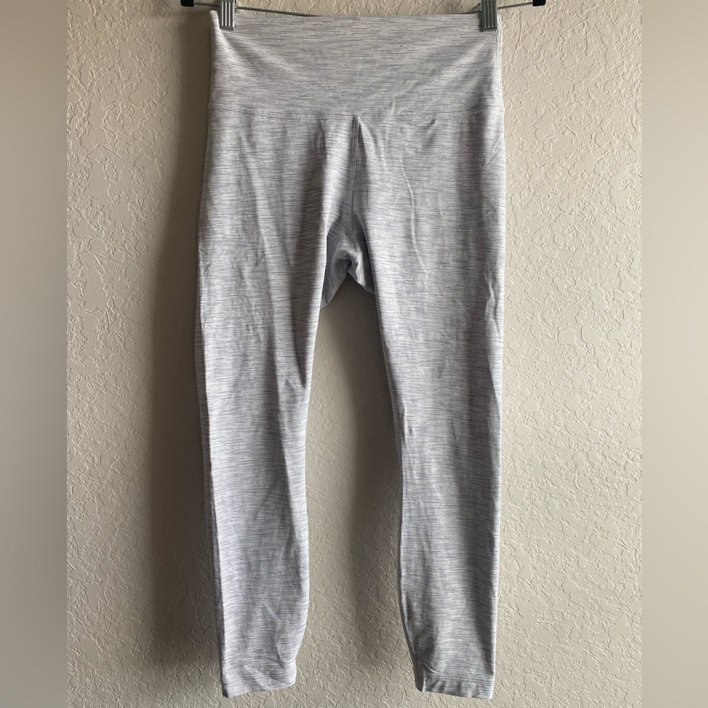 Lululemon Wunder Under High-Rise 7/8 Tight *Luxtreme 25" ~ Size 8 - Picture 4 of 10